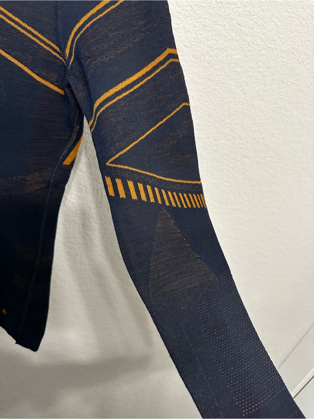 SMARTWOOL Women’s  Navy and Mustard Geometric Performance Crew Sweater - Picture 2 of 7